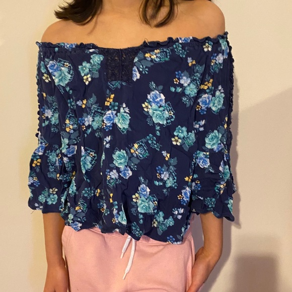 Floral top - Picture 1 of 3